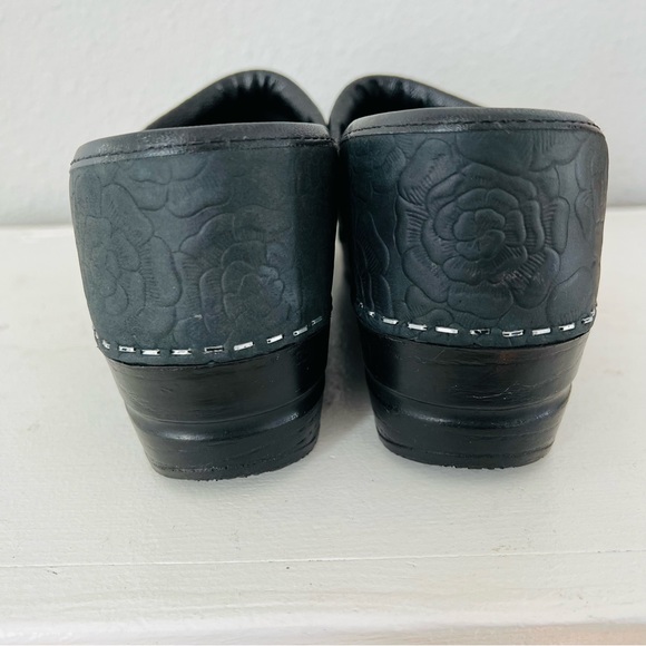 Sanita Tooled Embossed Floral Rose Black Sueded Leather Clogs 37 - Picture 5 of 7